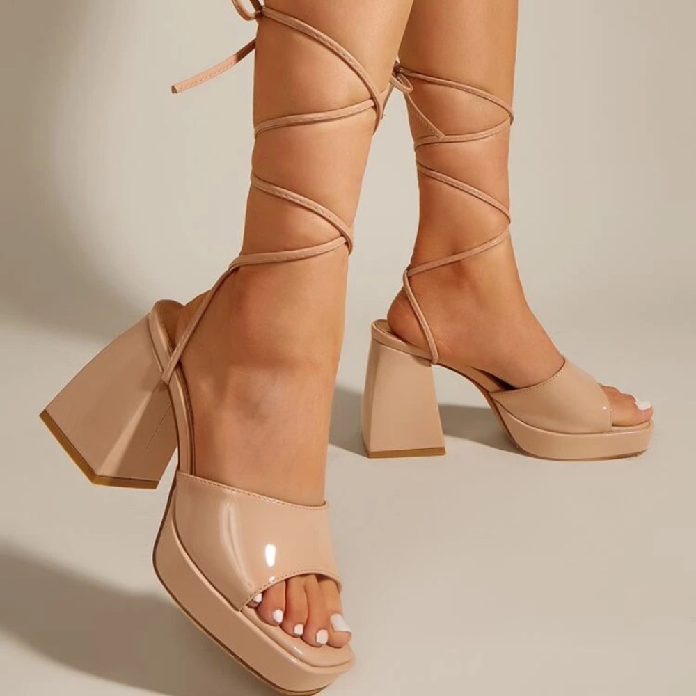 TIE LEG CHUNKY HEELED SANDAL
